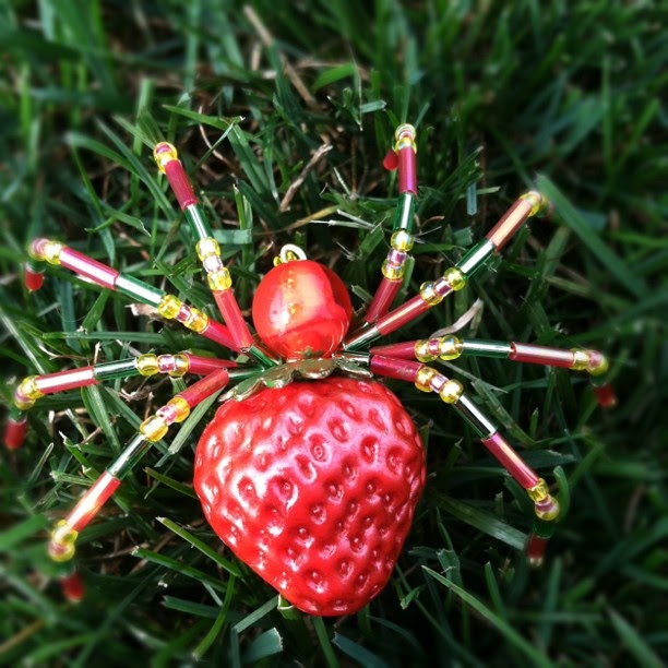 365 SPIDERS 181 Strawberry Spider