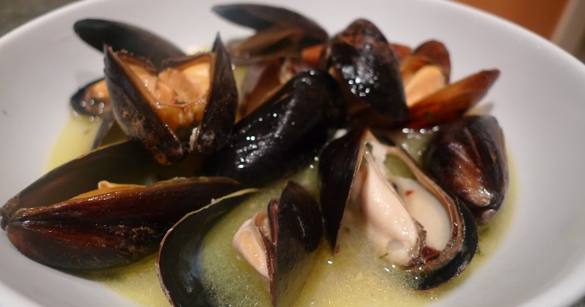siriously delicious Mussels with White Wine, Garlic and Thyme