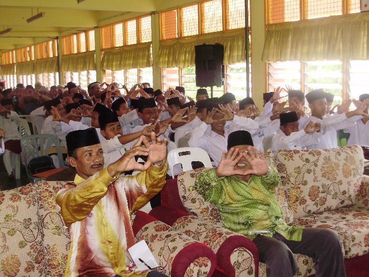 SEK AGAMA SEROM 8