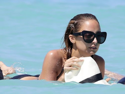 Nicole Richie - at the beach with friends in St. Barts Nicole Richie, Jessica Alba, Nicole Richie bikini, Nicole Richie photos, St. Barts luxury hotels, St. Barts luxury travel, St. Barts vip travel tour, St. Barts