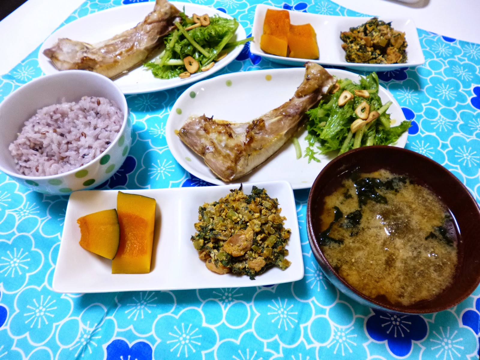 とろんのまいにち献立 まぐろかま塩焼き 大根葉と卵の炒めものなどで晩ごはん