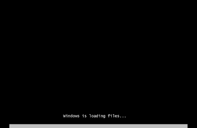 с вот такой неприветливой картинки начинается процесс установки Windows Server 2008