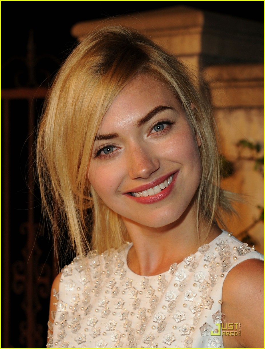 Imogen Poots looking gorgeous in Miu Miu last night, and below au