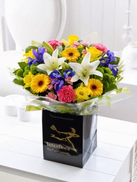 Flower gift Spring hand-tied