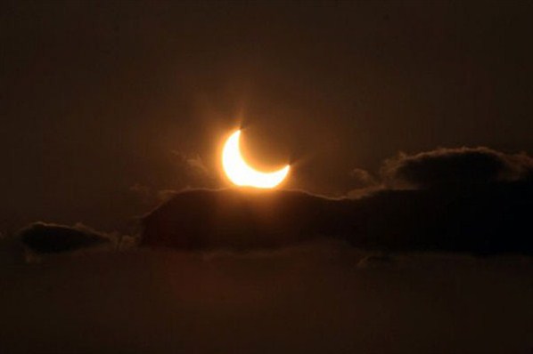 شاهد كسوف الشمس الذي حدث اليوم في طوكيو Tokio+-eclipse-09
