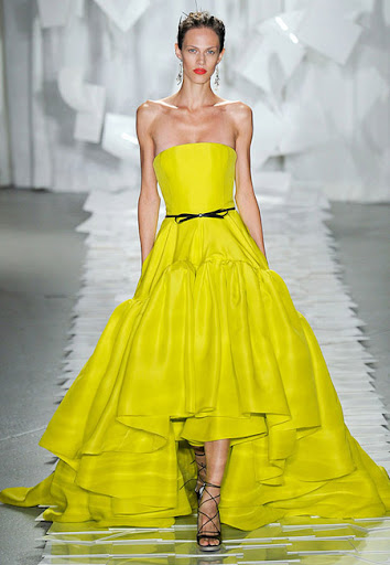 Дълга жълта рокля с големи волани на Jason Wu