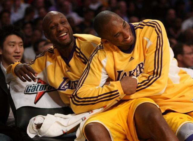 lakers-Kobe-Bryant-and-Lamar-Odom-sweet-moments-nba-funny-photos-2012.jpg