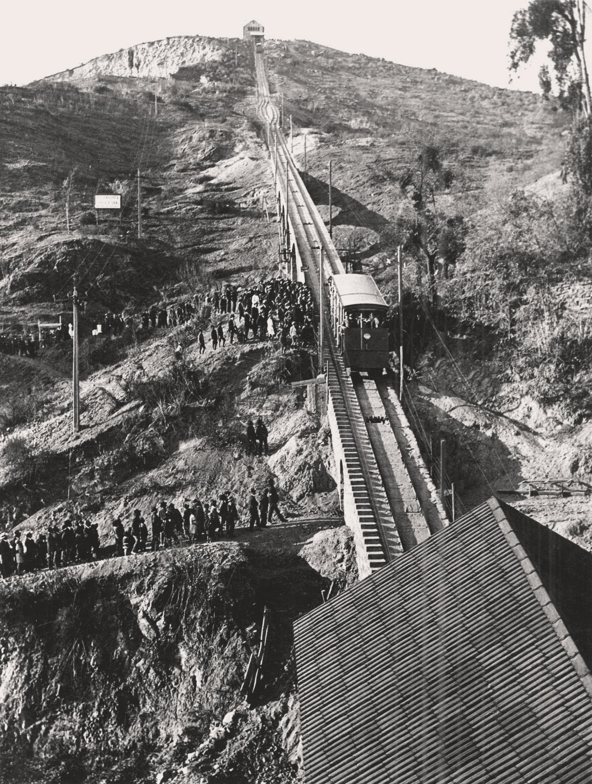 1925,  Inauguración funicular Cerro San Cristóbal