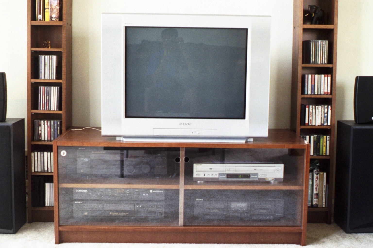 Benno TV Bench Gets New Life as Paul McCobb Inspired IKEA