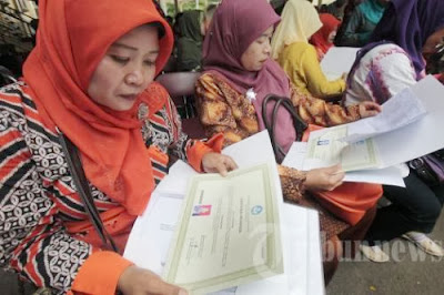 guru yang telah memiliki sertifikat pendidik memperoleh tunjangan profesi.