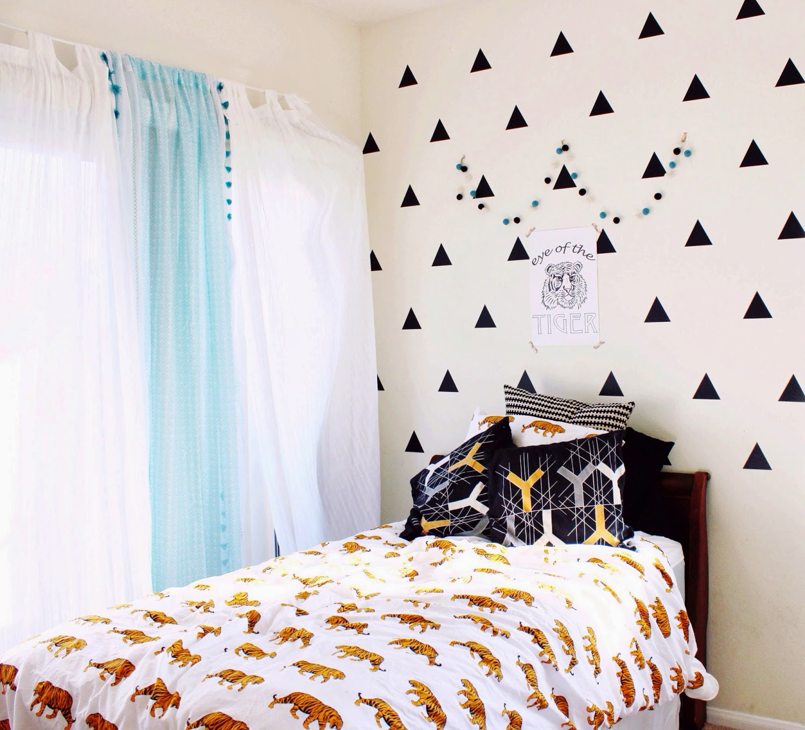 Missz326 Urban Walls Review.