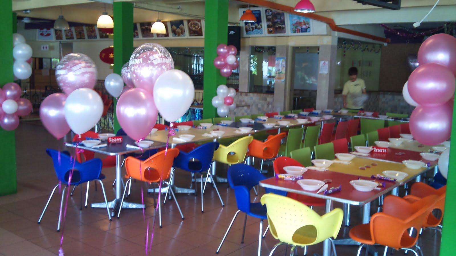 Balloon decorations for weddings, birthday parties, balloon sculptures