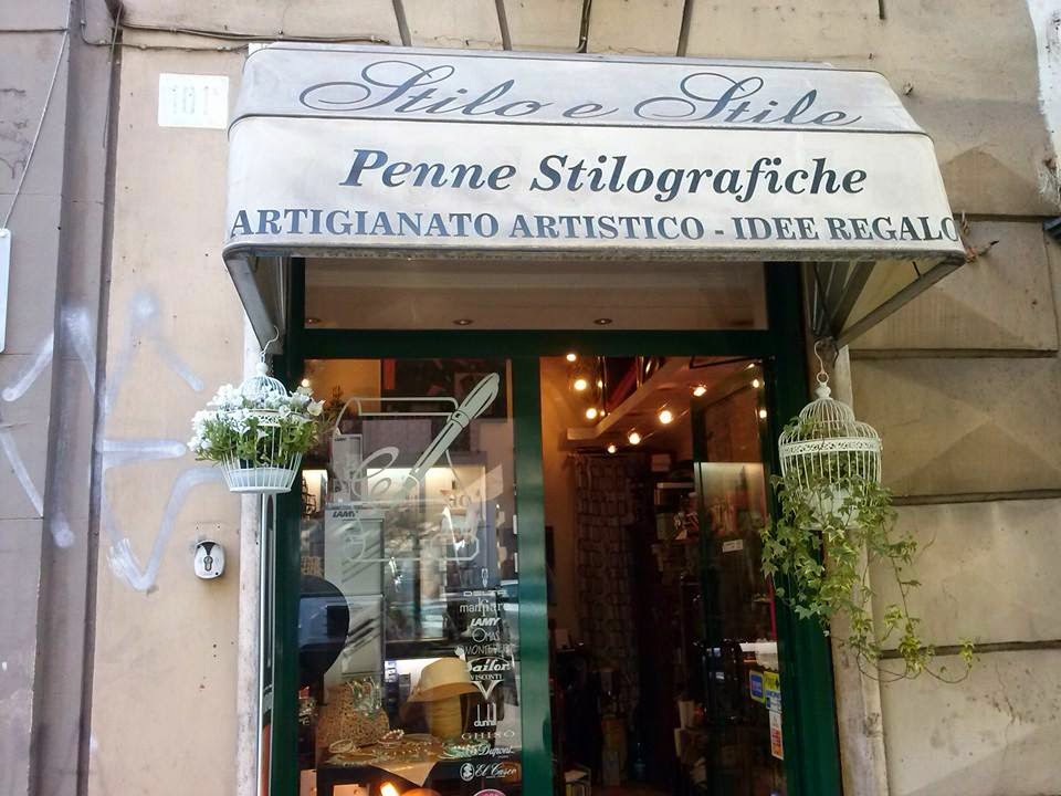 Mani Stregate bigiotteriavetrina di Stilo e Stile