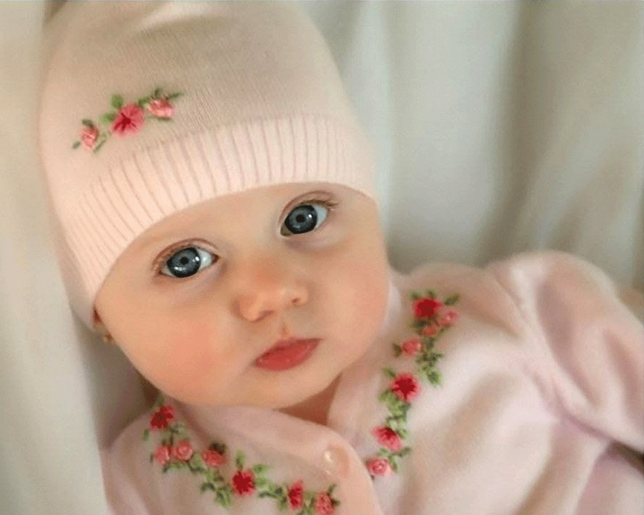 http://2.bp.blogspot.com/-2ntnIfssY4M/TrTm8TgCy7I/AAAAAAAACRw/v5Ke4GZur9c/s1600/Cute%2BBaby%2BHD%2BPicture%2B%2526%2BWallpapers%2BFree%2BDownload%2B%25284%2529.gif