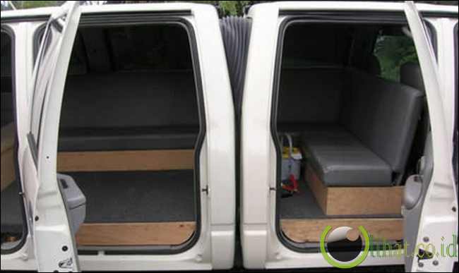 Dual-nosed Escalade Limousine Dual-nosed Escalade Limousine