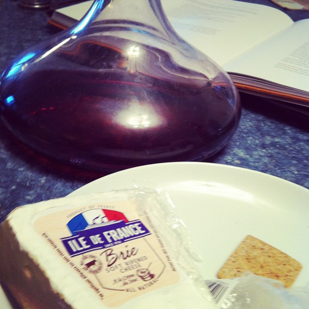 Cooking Chat Ile de France Brie with a Côtes du Roussillon Red Wine