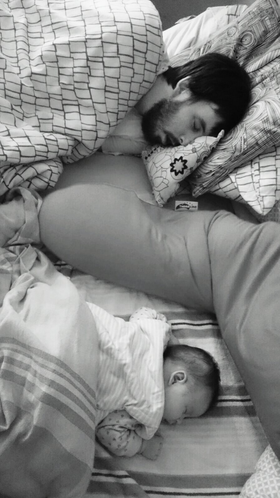 Familienruckblick Von Einem Ausflug Zu Den Bergen Und Neuen