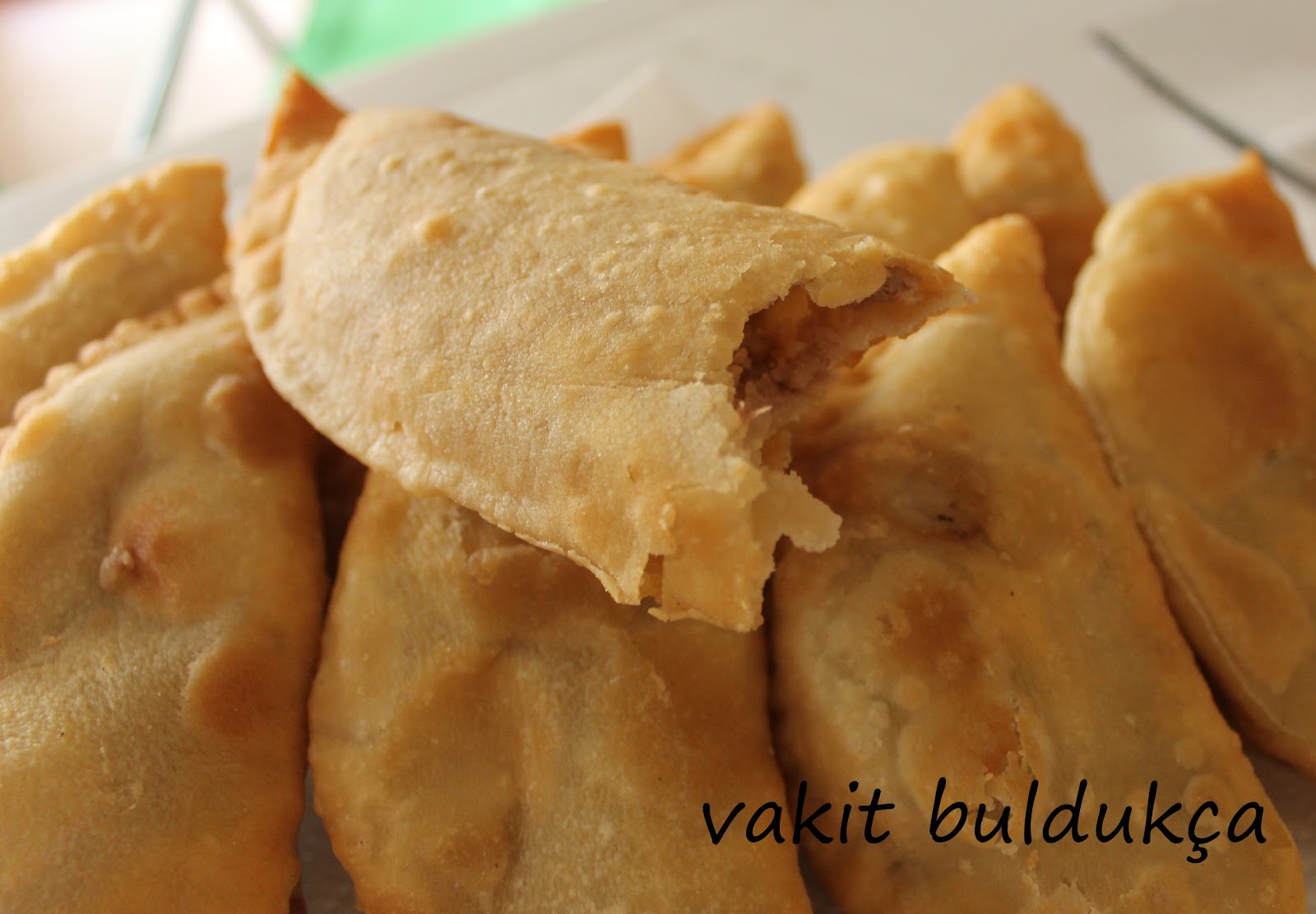 vakit buldukça çiğ börek