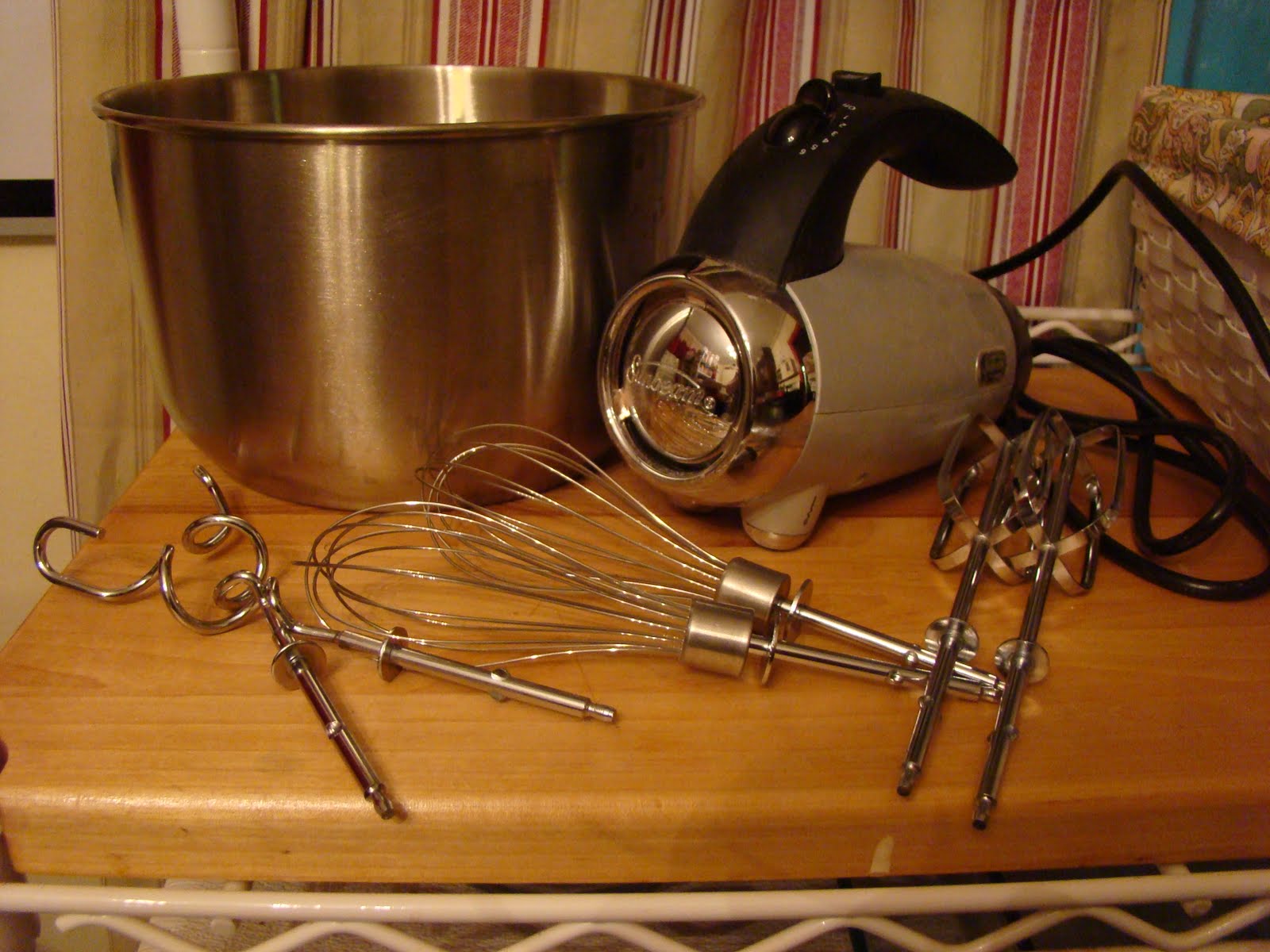 At the Fence Sunbeam Hand Mixer Heritage Series Model 2551 Review