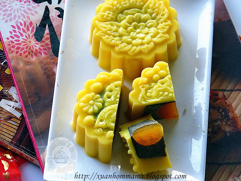 轩宏妈的厨房日记 XuanHom's Mom Kitchen Diary 芒果黑芝麻优格燕菜月饼 (Mango Black Sesame