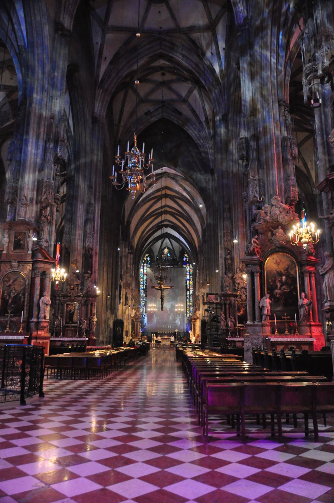 Inside Stephansdom in Vienna #MostBeautifulArchitecture #Vienna