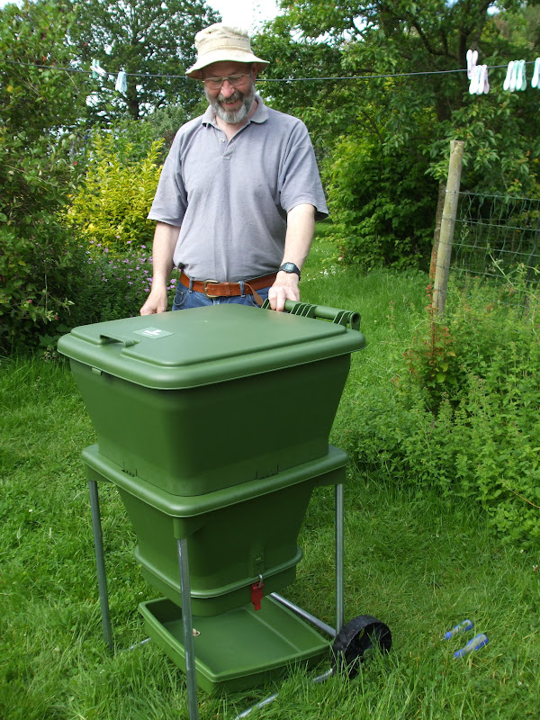 The Compost Bin Hungry Bin review (1) putting it together and