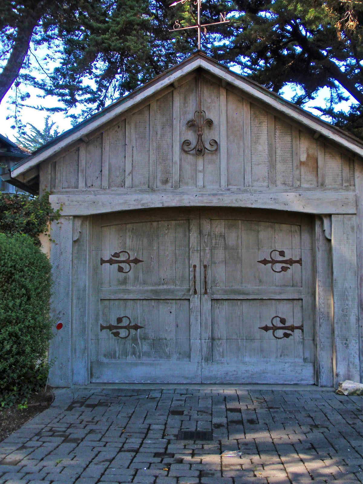 5th and state Have you decorated your garage lately?