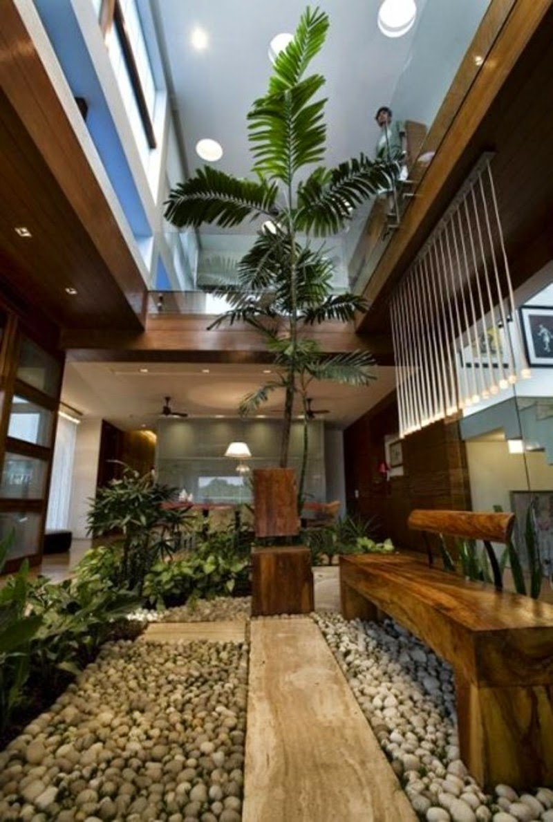 Contoh Desain Taman Dalam Rumah Terbaru