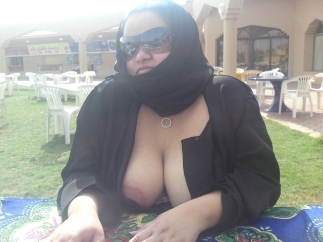 Hijab burkha girl showing pussy