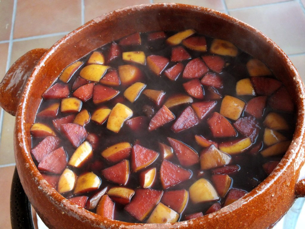 Ponche De Frutas De Guatemala http://pic2fly.com/Ponche+De+Frutas+De+Guatemala.html