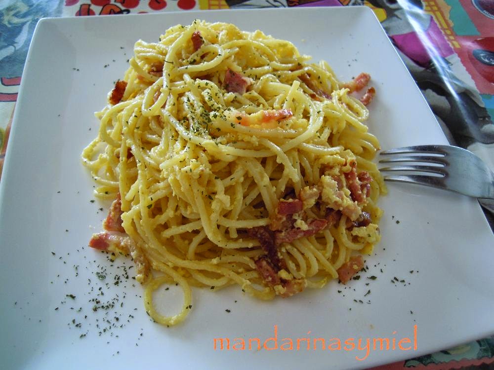 Espaguetis A La Carbonara.
