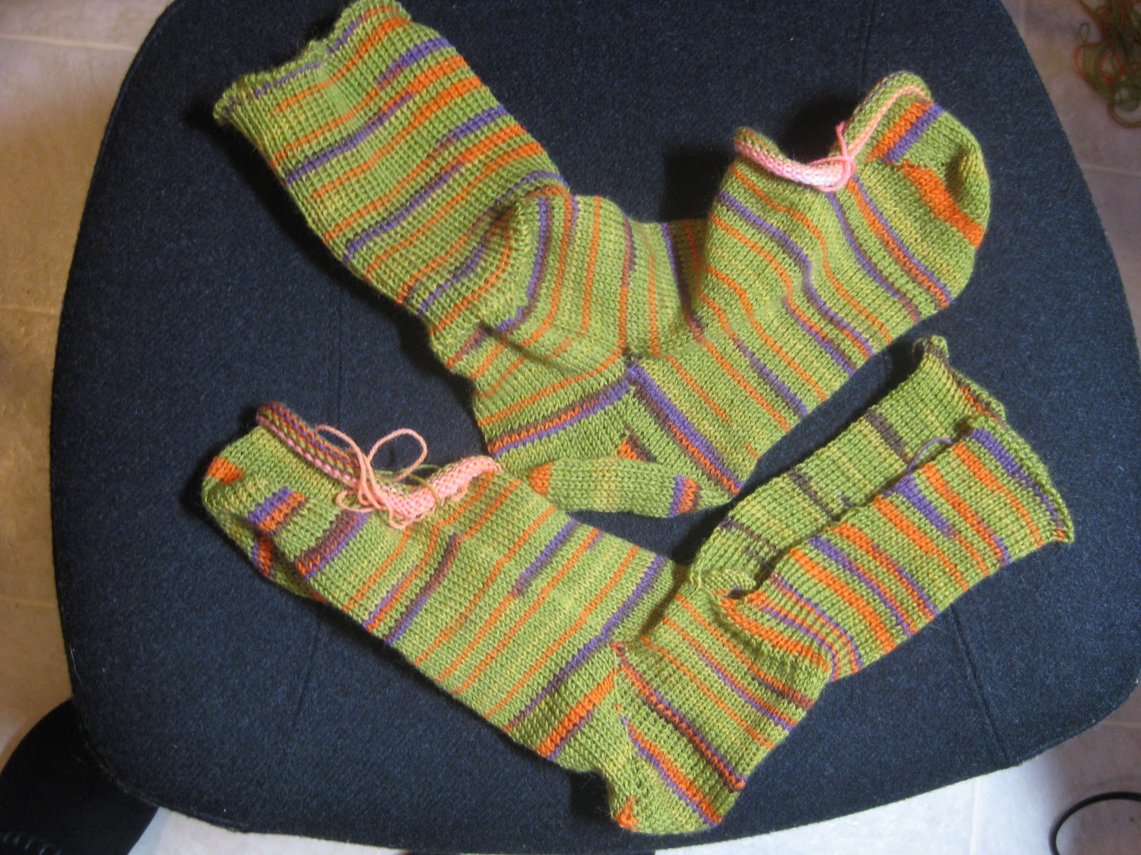 Machine Knitting Fun: SOCKS!!