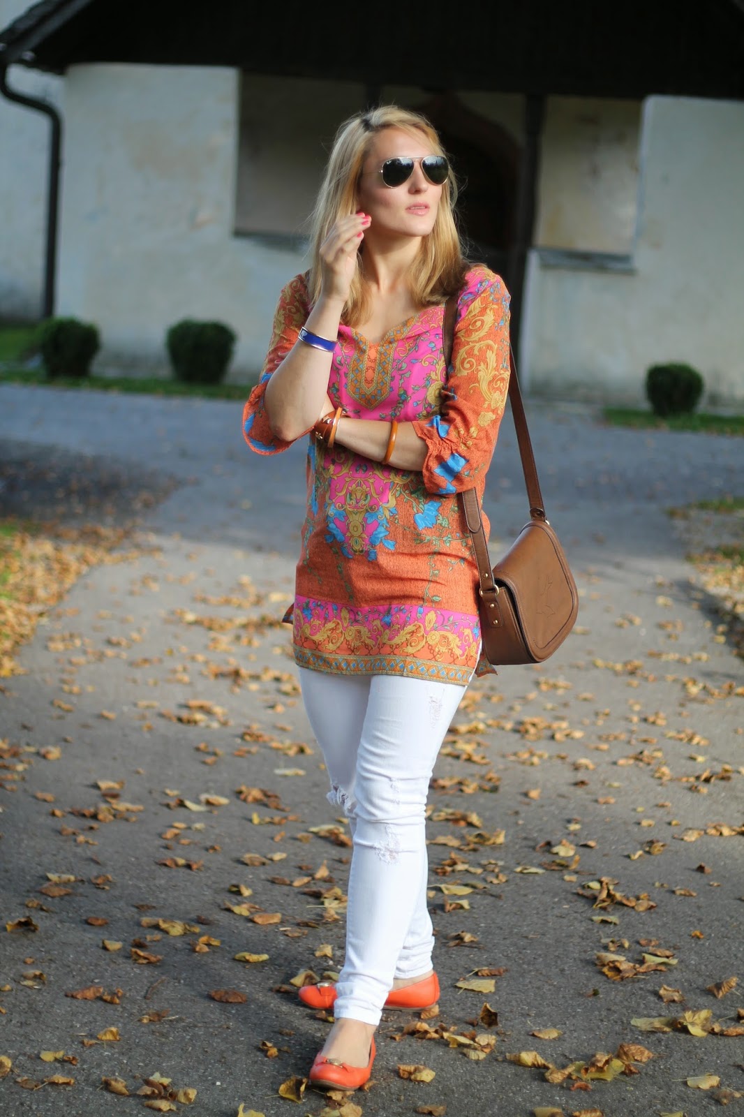 Fashionblogger Austria / Österreich / Deutsch / German / Kärnten / Carinthia / Klagenfurt / Köttmannsdorf / Spring Look / Classy / Edgy / Autumn / Autumn Style 2014 / Autumn Look / Fashionista Look / Indian Summer / White Jeans Mango / Orange Flats Tommy Hilfiger / Crossbody Bag Even and Odd / Tunika Blouse Pink Orange Blue Oasap / Ray Ban Aviator Sunglasses / Fashionblogger Austria / Österreich / Deutsch / German / Kärnten / Carinthia / Klagenfurt / Köttmannsdorf / Spring Look / Classy / Edgy / Autumn / Autumn Style 2014 / Autumn Look / Fashionista Look / Indian Summer / White Jeans Mango / Orange Flats Tommy Hilfiger / Crossbody Bag Even and Odd / Tunika Blouse Pink Orange Blue Oasap / Ray Ban Aviator Sunglasses /