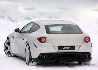 “New_sport_car_2012_ferarri_ff”