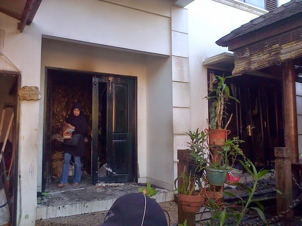 rumah alm ustad jefri dan pipik kebaran rumah alm ustad jefri dan pipik kebaran