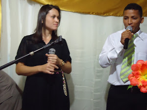 Ronaldo e sua esposa cantando