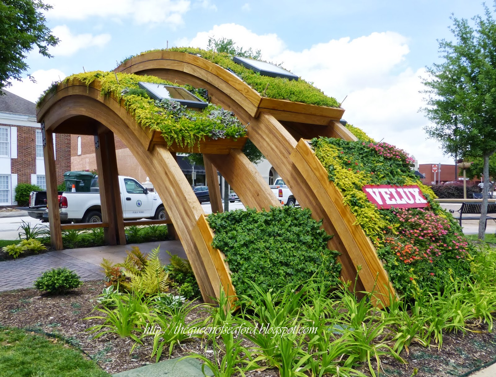 The Queen of Seaford Greenwood's Festival of Flowers Time