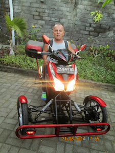 Handicapped Midget  Mr Eric..Veerhover on his   modified 3-wheel motorcycle.