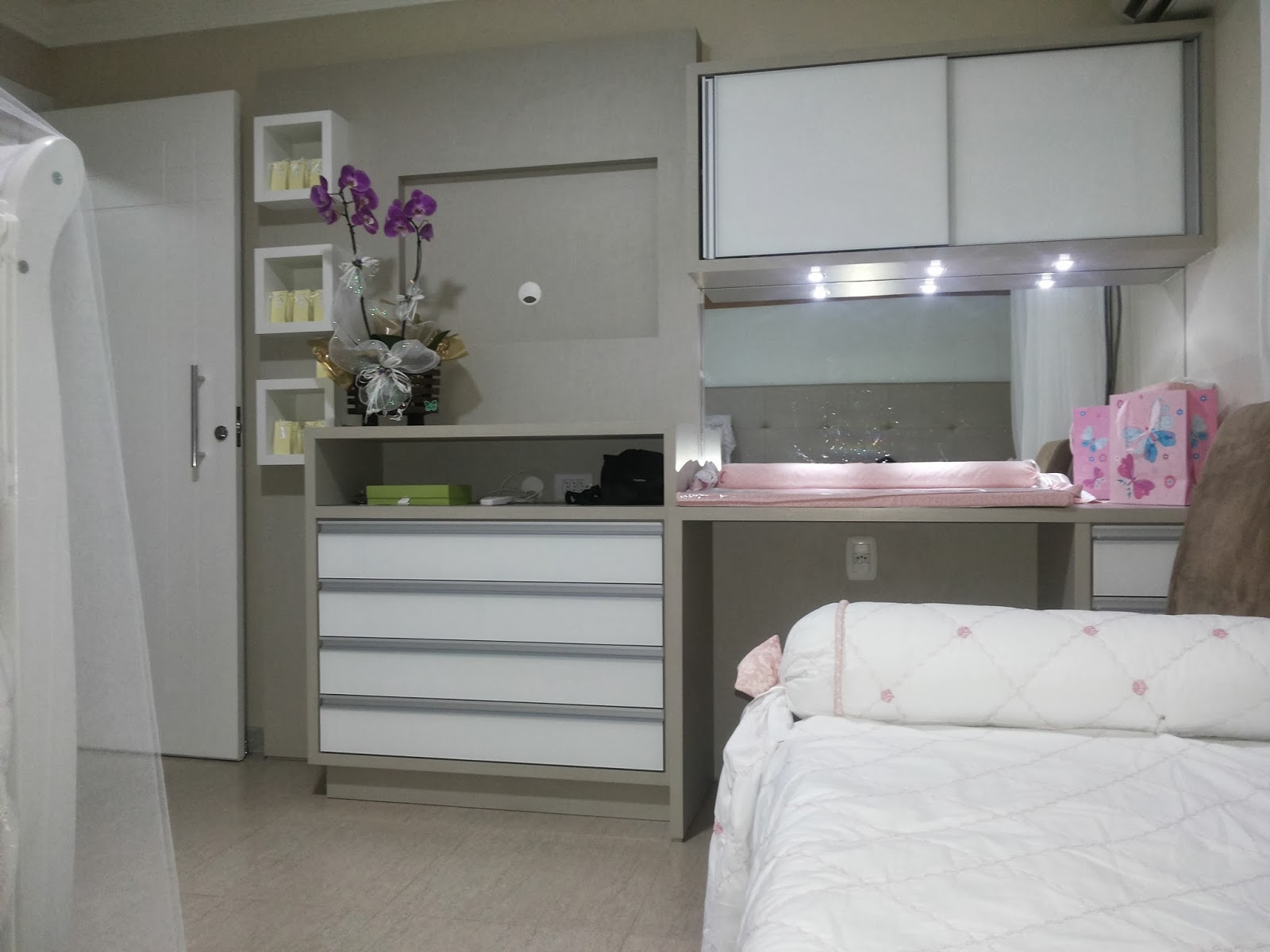 Quarto de bebê de uma princesa! LA Arquitetura ~ Bancada Tv Quarto Quarto de bebê de uma princesa! LA Arquitetura ~ Bancada Tv Quarto
