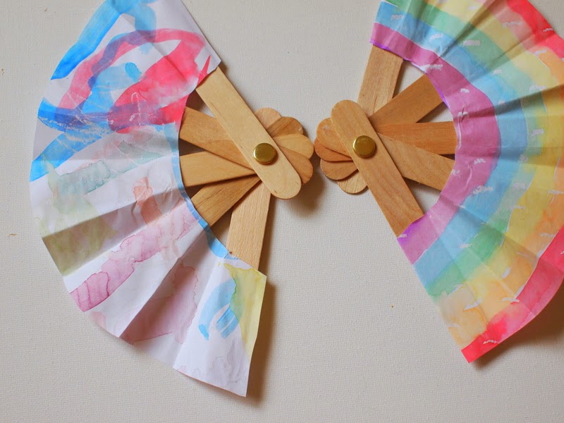 Make a Folding Popsicle Stick Fan Pink Stripey Socks