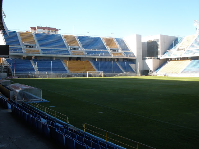 Estadio Ramón de Carranza, dónde juega el Cádiz C.F., histórico del fútbol español que ahora juega en la segunda división b, grupo 4 Estadio Ramón de Carranza, dónde juega el Cádiz C.F., histórico del fútbol español que ahora juega en la segunda división b, grupo 4