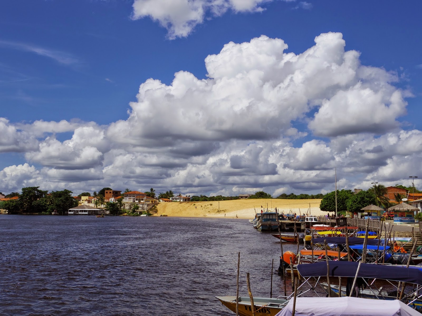世界一周屋 Go Around The World Barreirinhas レンソイスの白い砂漠と水色の湖に魅せられて
