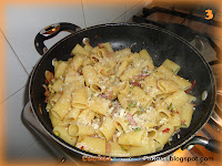 Rigatoni con speck funghi e zucchine