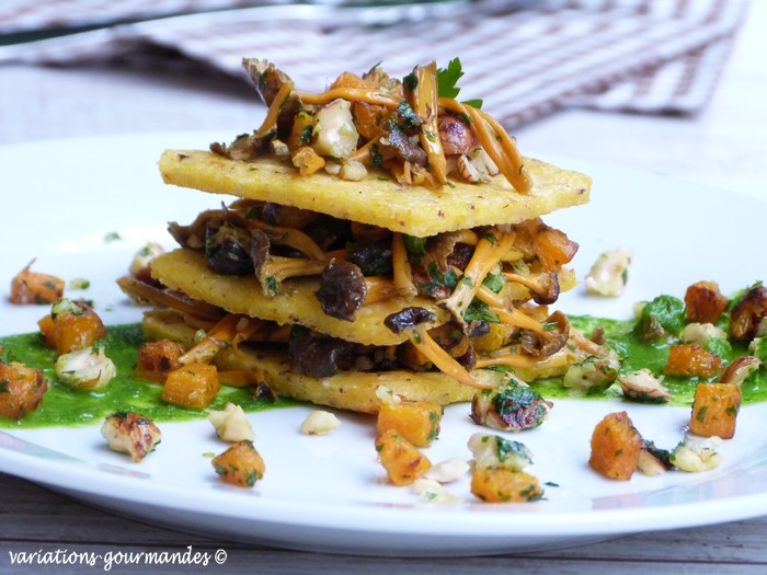 Millefeuille de polenta aux chanterelles d'automne, noisettes et