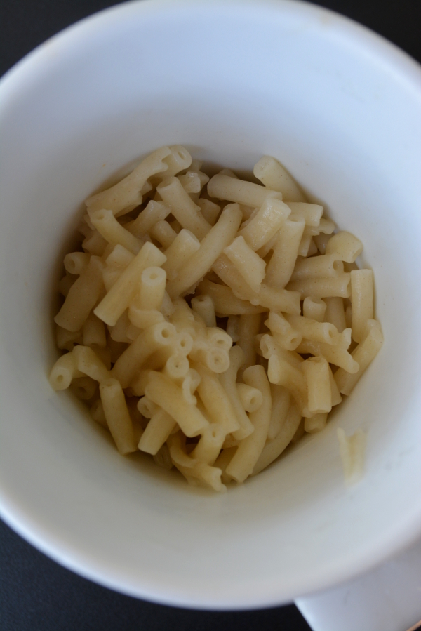 Veggie Platter Mac & Cheese in a Mug