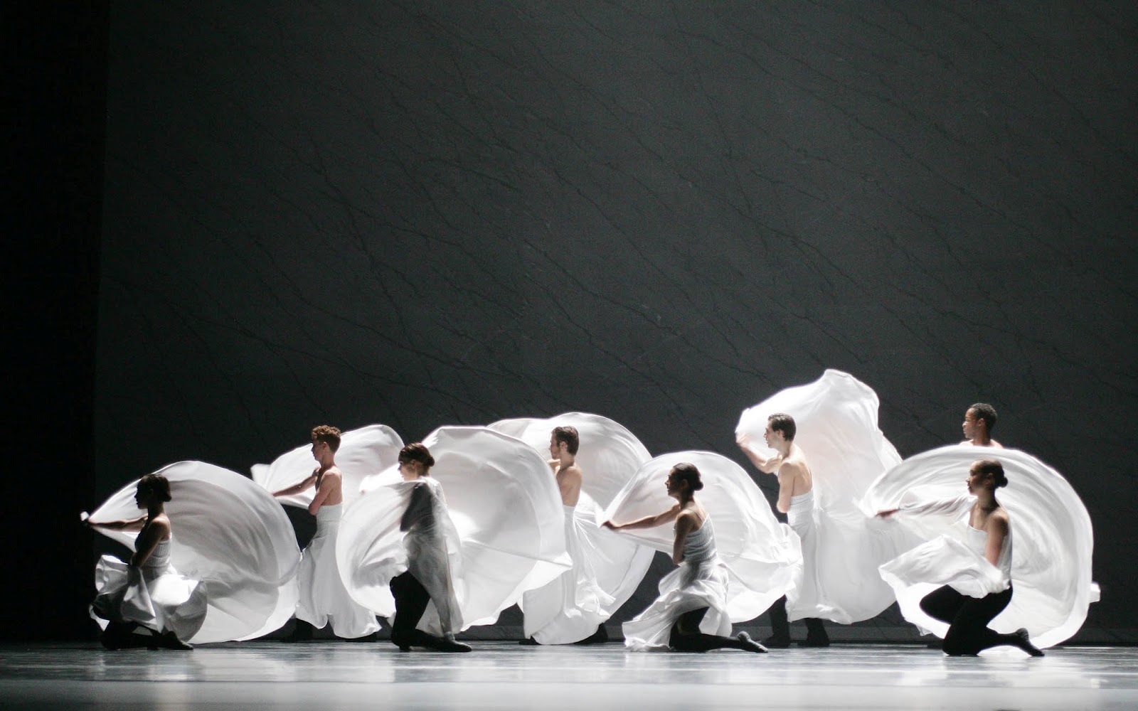 Introdans S Heavenly Is Nothing Short Of Miraculous Seattle Dances