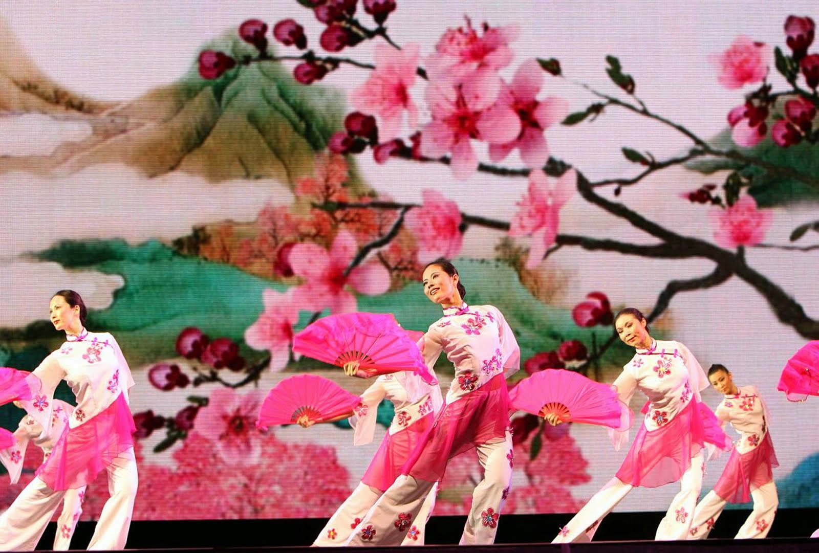 BADBOYS DELUXE: SHEN YUN 2015