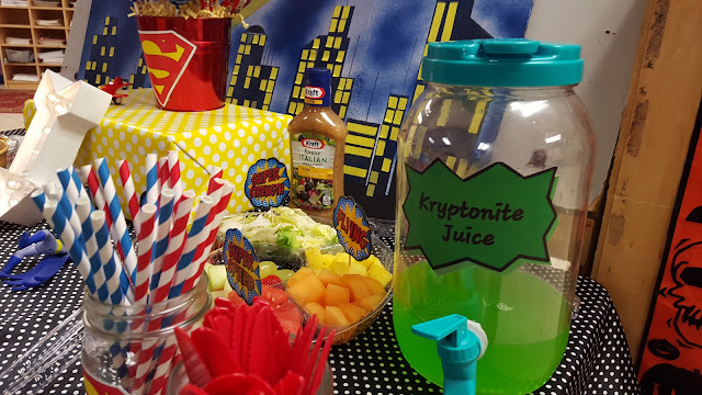 diy superhero table food ideas, superhero party decorations, superhero cake design, eventsojudith