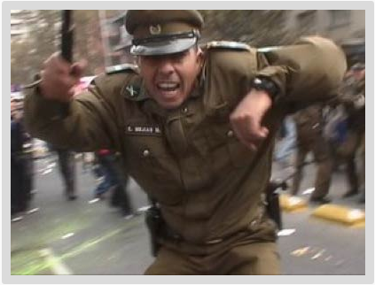 IMPACTANTE VIDEO DEL ABUSO DE CARABINEROS EN DESALOJO DE U.