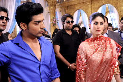 Kareena Kapoor promotes 'Heroine' at Sets of 'Punar Vivaah' serial 